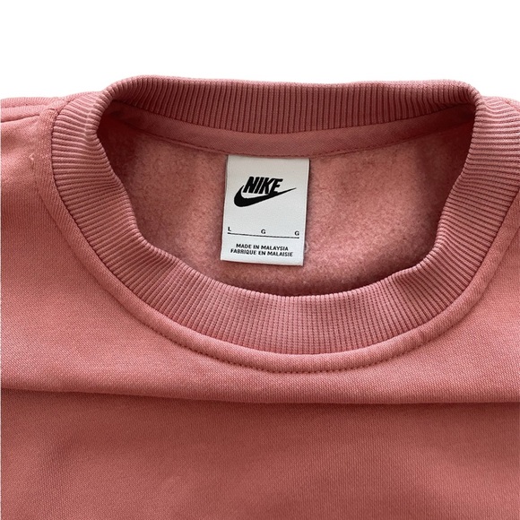 NIKE - Picture 2 of 5